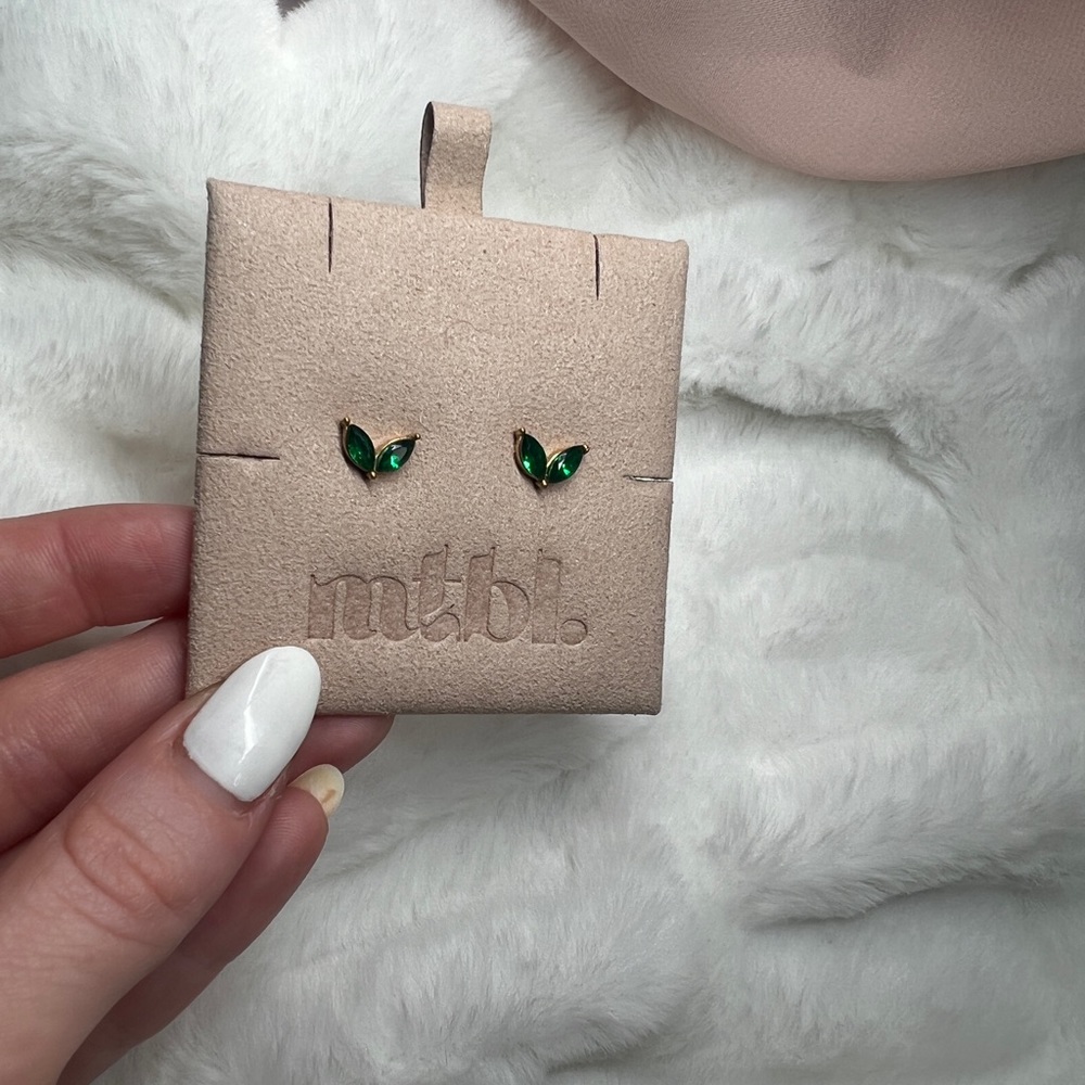 18k Gold Plated Emerald Bunny Studs - Picture 3 of 3